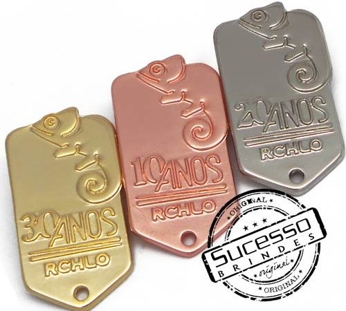 Profissionalismo e personalidade: identidade visual corporativa com broches